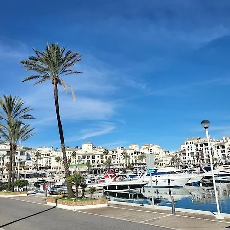 Detached 4 Bed Duquesa With Private Infinity Pool Close To Port And Villa