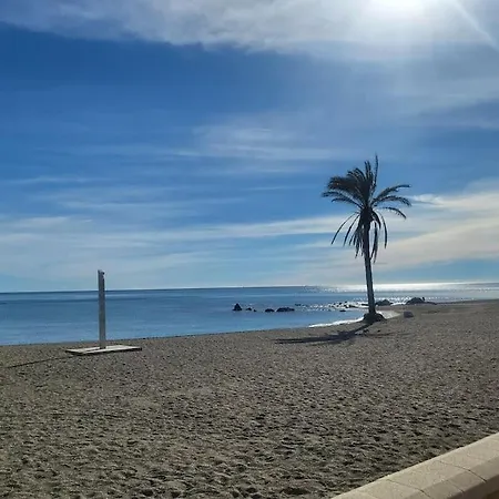 Detached 4 Bed Duquesa With Private Infinity Pool Close To Port And Manilva