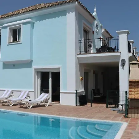 Detached 4 Bed Duquesa With Private Infinity Pool Close To Port And Villa *