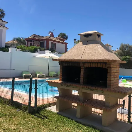 Detached 4 Bed Duquesa With Private Infinity Pool Close To Port And Villa *