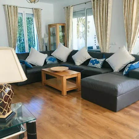 Detached 4 Bed Duquesa With Private Infinity Pool Close To Port And