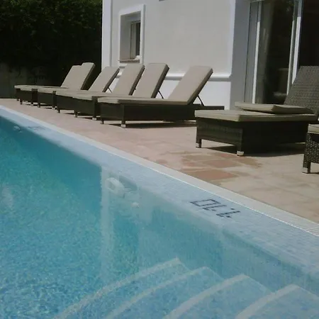 Villa Detached 4 Bed Duquesa With Private Infinity Pool Close To Port And Manilva