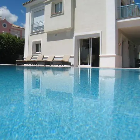 Detached 4 Bed Duquesa With Private Infinity Pool Close To Port And Villa