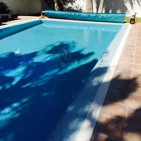 Detached 4 Bed Duquesa With Private Infinity Pool Close To Port And Villa *