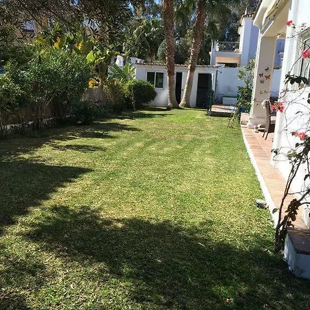 Detached 4 Bed Duquesa With Private Infinity Pool Close To Port And Villa *