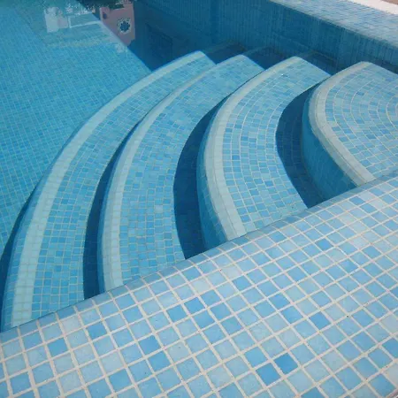 Detached 4 Bed Duquesa With Private Infinity Pool Close To Port And Manilva