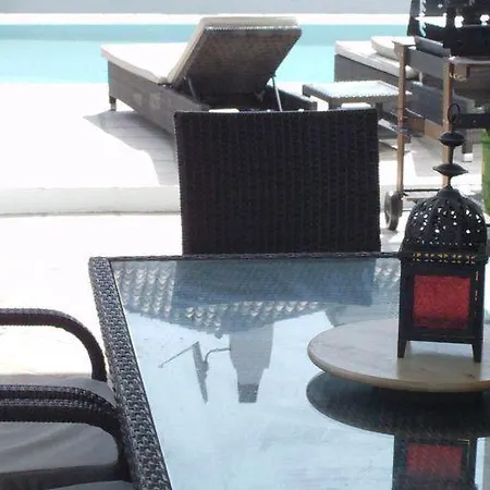 Detached 4 Bed Duquesa With Private Infinity Pool Close To Port And Villa Manilva