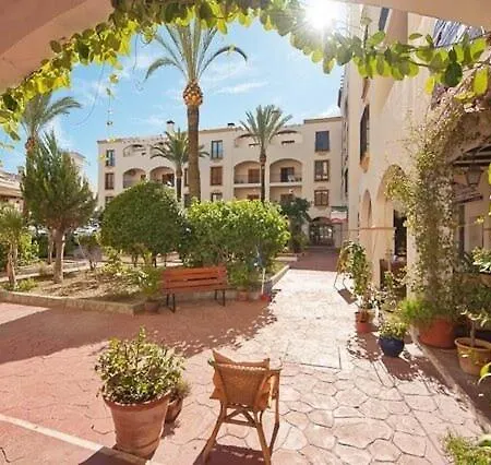 Detached 4 Bed Duquesa With Private Infinity Pool Close To Port And