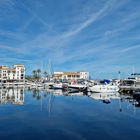 Detached 4 Bed Duquesa With Private Infinity Pool Close To Port And Villa *