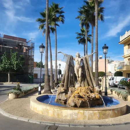 Detached 4 Bed Duquesa With Private Infinity Pool Close To Port And Villa *