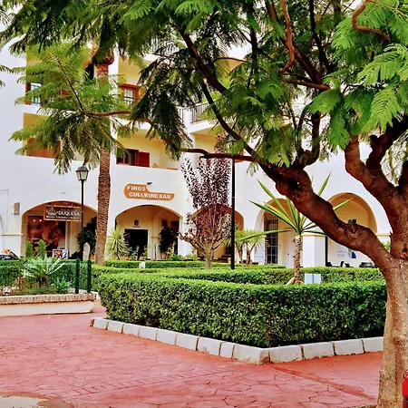 Detached 4 Bed Duquesa With Private Infinity Pool Close To Port And * Manilva