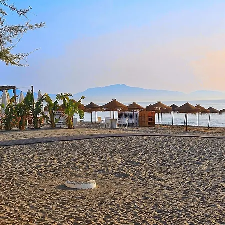 Detached 4 Bed Duquesa With Private Infinity Pool Close To Port And Villa *