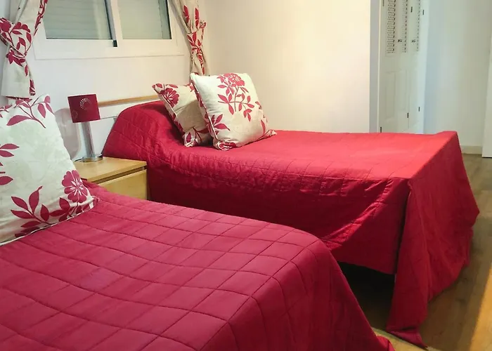 Detached 4 Bed Duquesa With Private Infinity Pool Close To Port And Vila *